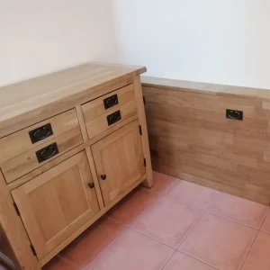 Dubová skříňka s dvířky