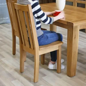 Jídelní židle s podélnými lamelami z dubu