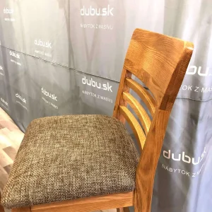 Barová židle z masivu s látkovým sedákem