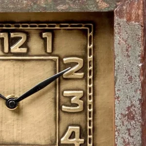 Hranaté hodiny ve stylu upcycle – detail