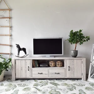 Patinovaný dřevěný TV stolek ze smrku ve venkovském stylu